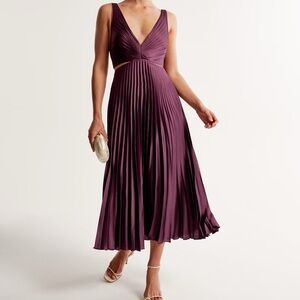 The A&F Giselle Pleated Cutout Maxi Dress S
